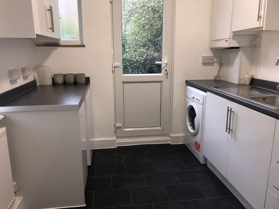 Garden Flat In Central Location Appartement Londen Buitenkant foto