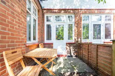 Garden Flat In Central Location Appartement Londen Buitenkant foto